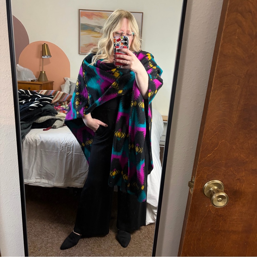 Vintage Specialty House Colorful Geometric Women's Poncho fleece Aztec print